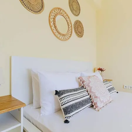 Momento 3-bdrm With Shared Pool, Poseidi Appartement *