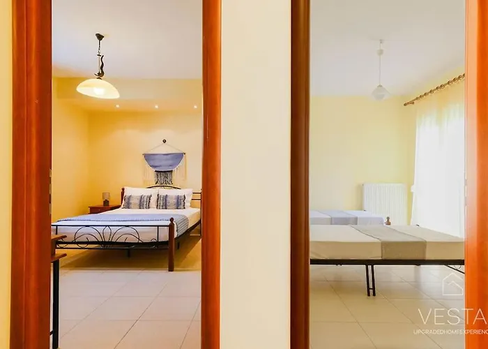 Momento 3-bdrm With Shared Pool, Poseidi Appartement