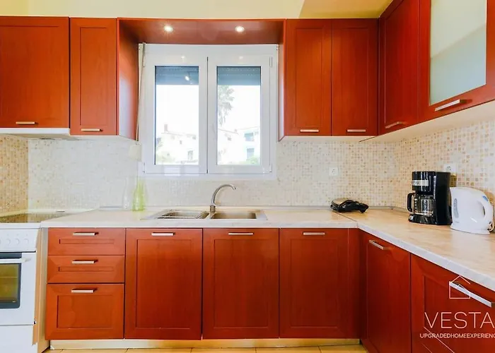 Momento 3-bdrm With Shared Pool, Poseidi Appartement *