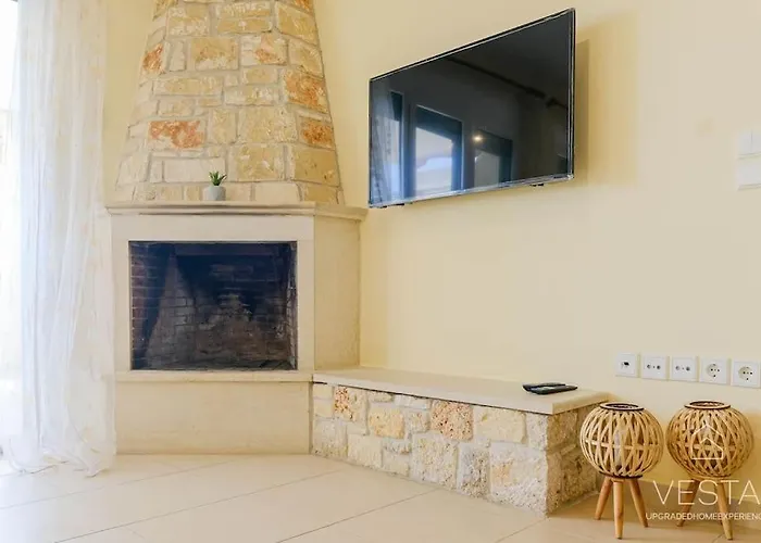 Momento 3-bdrm With Shared Pool, Poseidi Appartement