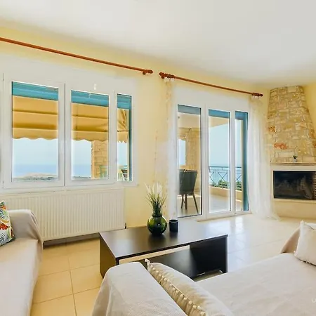 Momento 3-bdrm With Shared Pool, Poseidi Apartment