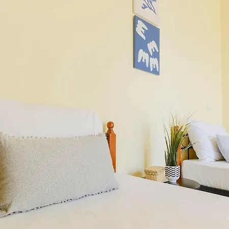 Momento 3-bdrm With Shared Pool, Poseidi شقة بوسيدي