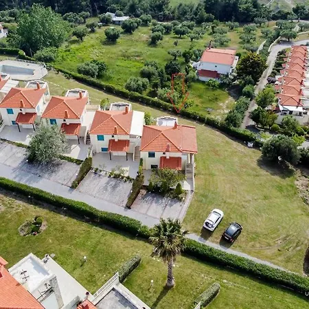 Apartment Momento 3-bdrm With Shared Pool, Poseidi *