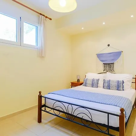 Momento 3-bdrm With Shared Pool, Poseidi شقة