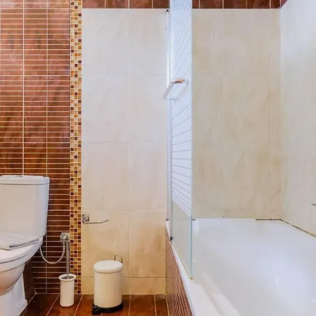 Apartment Momento 3-bdrm With Shared Pool, Poseidi