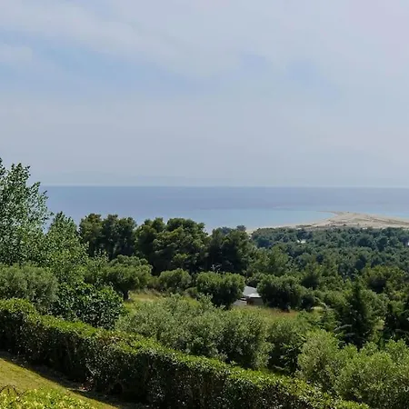 Apartment Momento 3-bdrm With Shared Pool, Poseidi Possidi