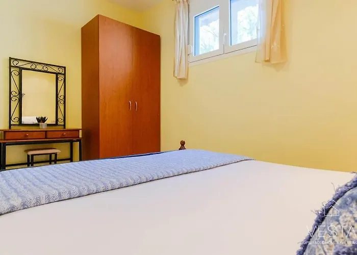 Momento 3-bdrm With Shared Pool, Poseidi *