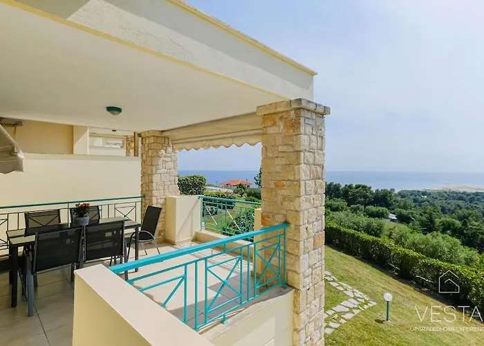 Momento 3-bdrm With Shared Pool, Poseidi Appartamento Possidi