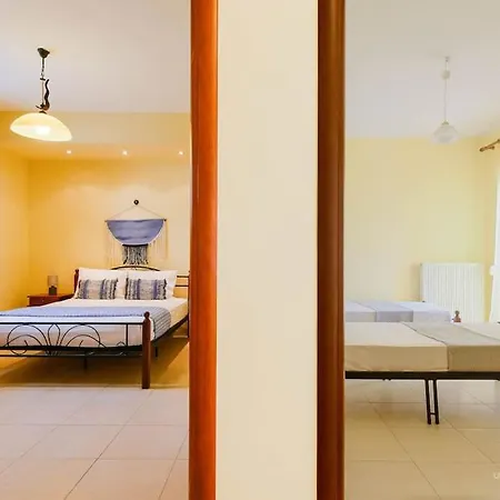 Momento 3-bdrm With Shared Pool, Poseidi Apartamento