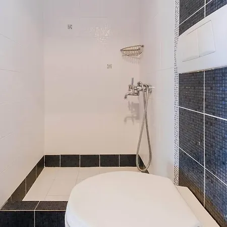 Momento 3-bdrm With Shared Pool, Poseidi