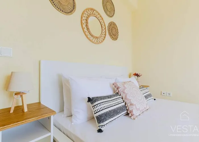 Momento 3-bdrm With Shared Pool, Poseidi Apartament *